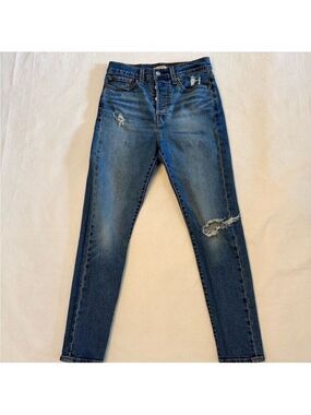 Levi's Wedgie Skinny Cigarette Blue Distressed Skinny Jeans Size 28